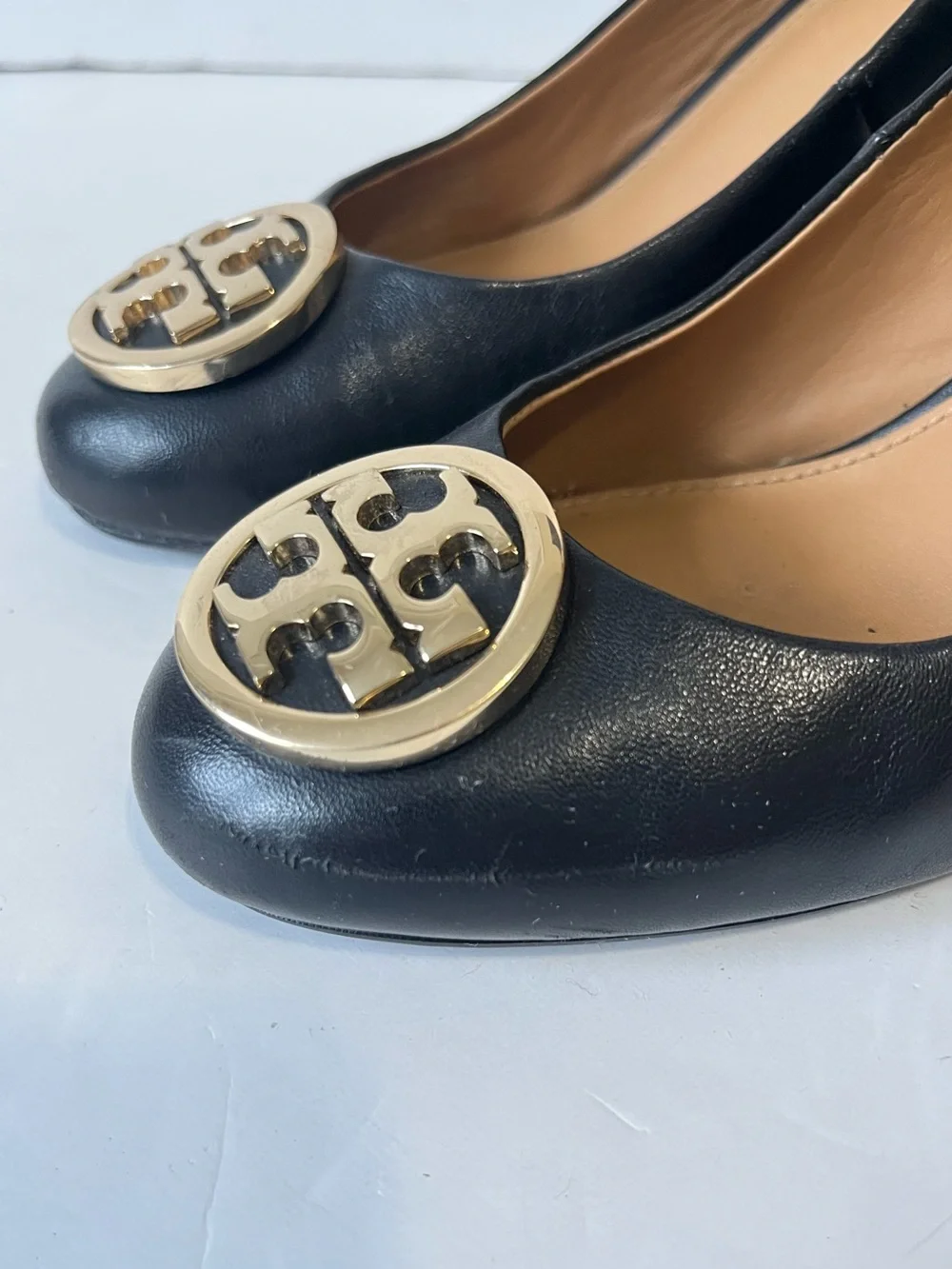 Tory Burch Black Leather logo Gold Emblem Wedge Pumps size 5